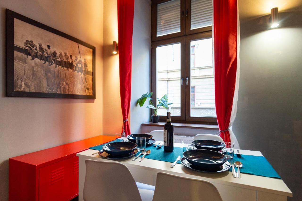 Lilly Apartment Main Train Station Old Town By The Castle Suites Krakow Bagian luar foto