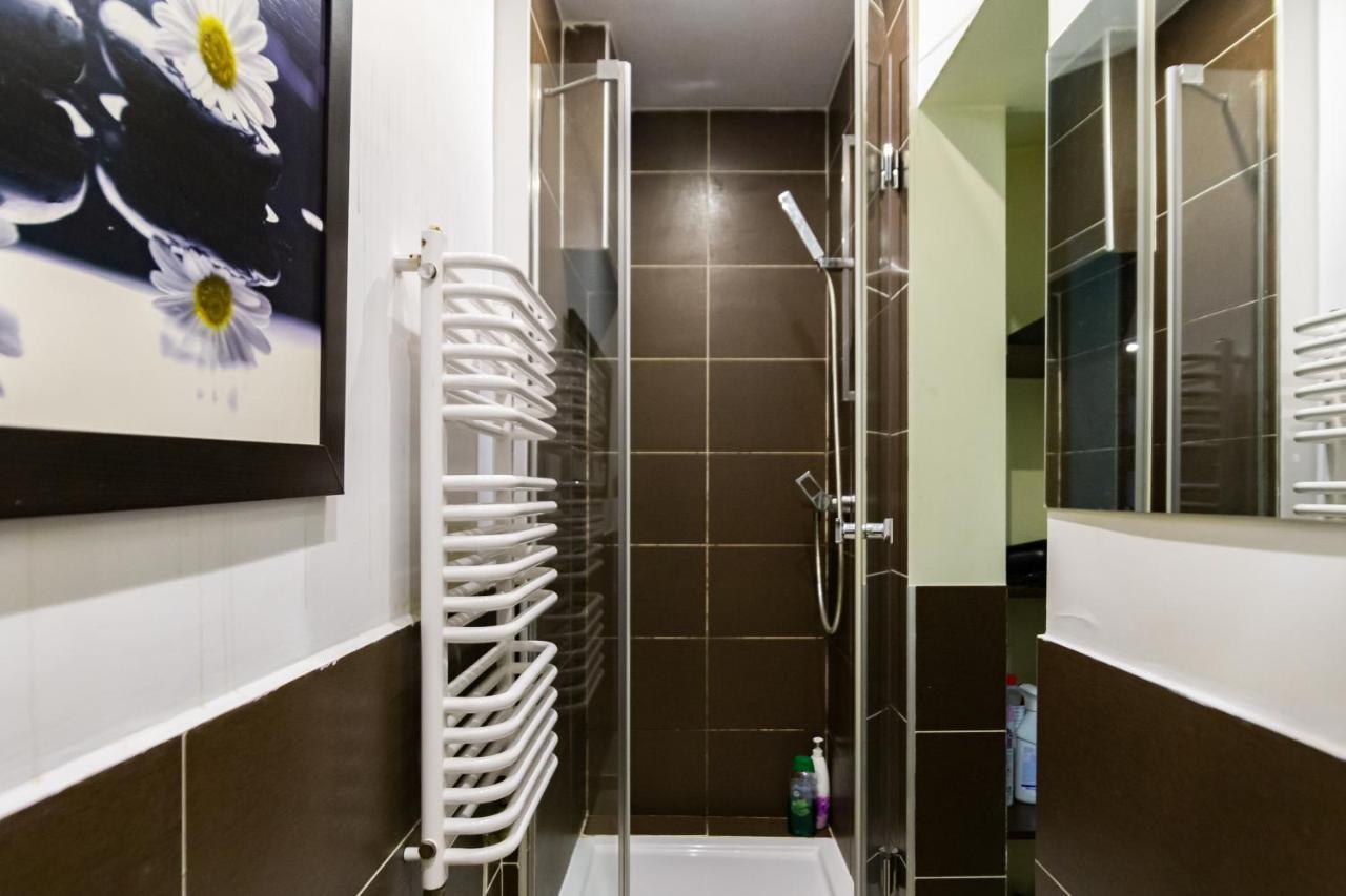 Lilly Apartment Main Train Station Old Town By The Castle Suites Krakow Bagian luar foto