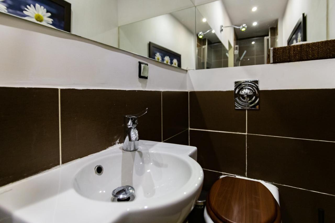 Lilly Apartment Main Train Station Old Town By The Castle Suites Krakow Bagian luar foto