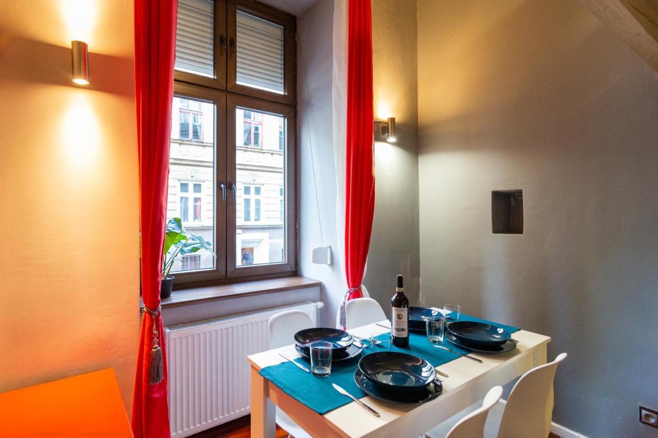 Lilly Apartment Main Train Station Old Town By The Castle Suites Krakow Bagian luar foto