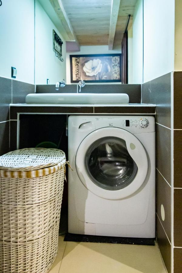 Lilly Apartment Main Train Station Old Town By The Castle Suites Krakow Bagian luar foto