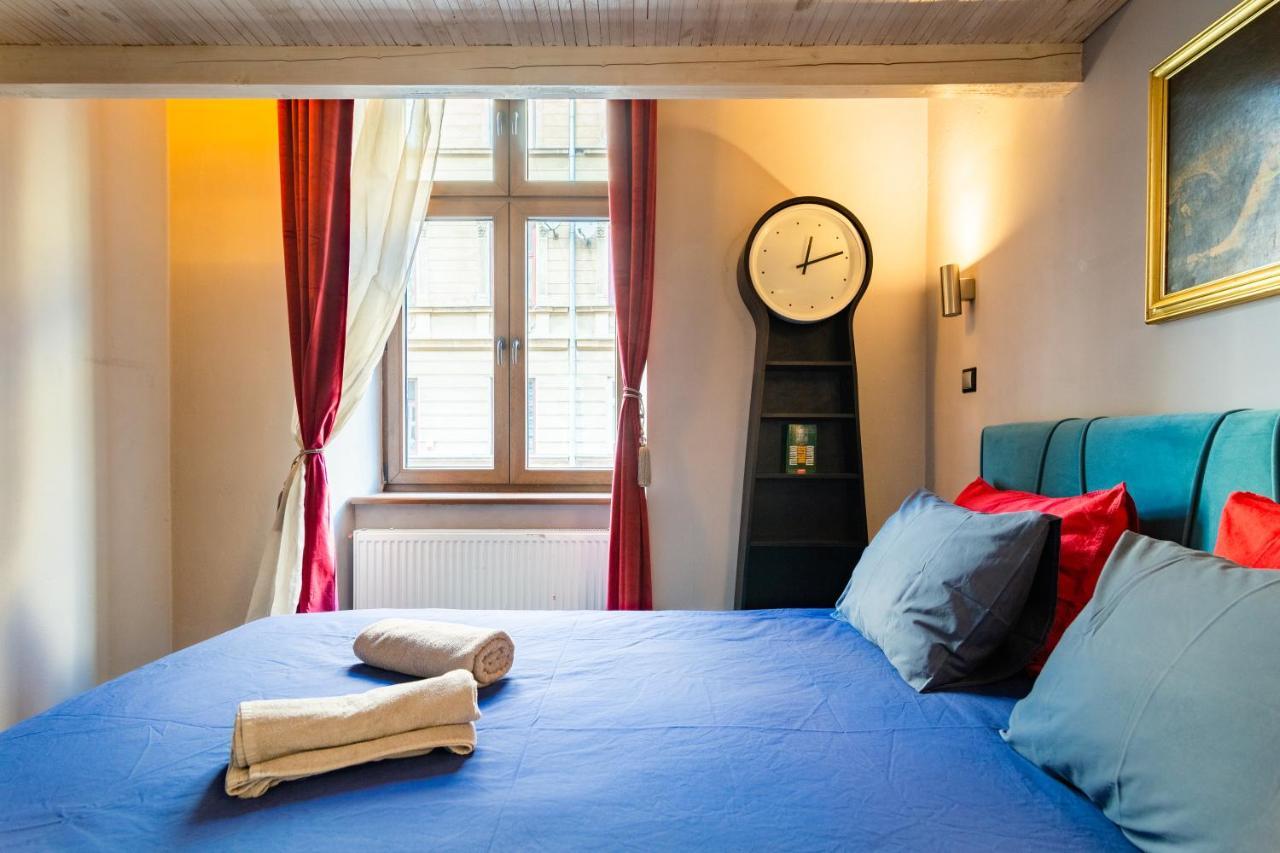 Lilly Apartment Main Train Station Old Town By The Castle Suites Krakow Bagian luar foto